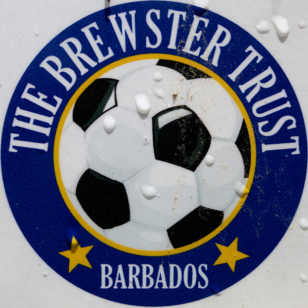 Ein Fuball-Logo mit zwei Sternen und darunter Text.