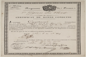 Schwarz-weißes Zertifikat mit einem Porträt eines Mannes, Text und einem Logo, beschriftet als 'Zertifikat de bonne conduite'
