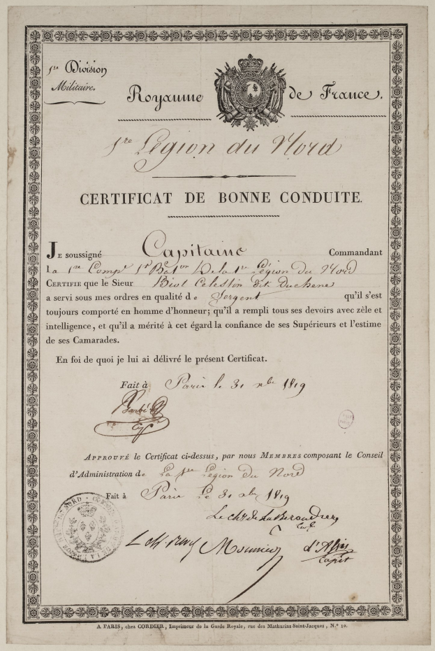 Schwarz-weißes Zertifikat mit einem Porträt eines Mannes, Text und einem Logo, beschriftet als 'Zertifikat de bonne conduite'