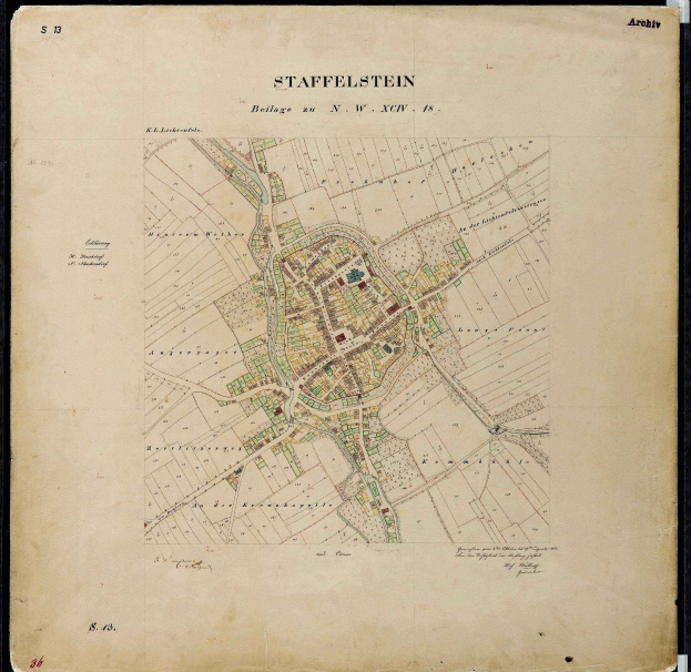 Detailierte alte Karte von Staffelstein, Deutschland, mit Straßen, Gebäuden und Sehenswürdigkeiten auf einem schwarzen Hintergrund.