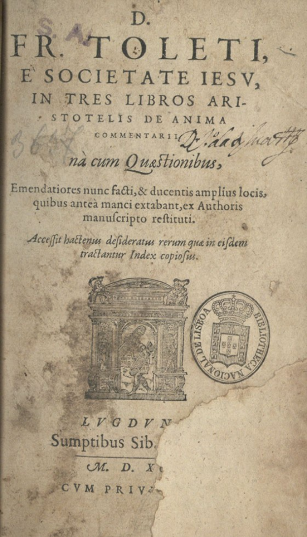 Altes Buch mit einem Stempel, das Text und eine Illustration enthält und einen nostalgischen Eindruck vermittelt.