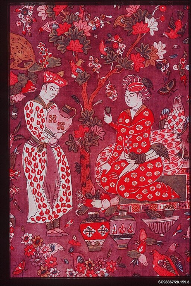 Gemälde eines Mannes und einer Frau in traditioneller chinesischer Kleidung umgeben von Blumen und Vögeln, gerahmt in einem Fotoраhmen.