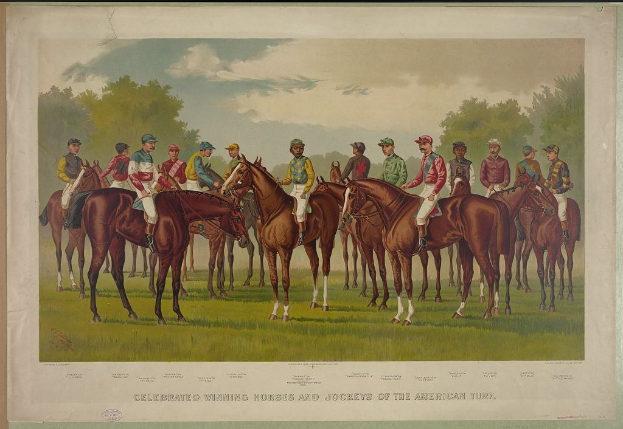 Gruppe von Menschen, die auf einem saftigen grünen Feld mit Bäumen im Hintergrund und einem hellblauen Himmel reiten, Text unten lautet "Feiernder Siegerpferde und Jockeys des amerikanischen Rasens".