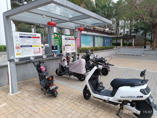 Konzentrierte Aktion an mehreren Schulen: E-Scooter-Panne am Morgen löst Besorgnis aus