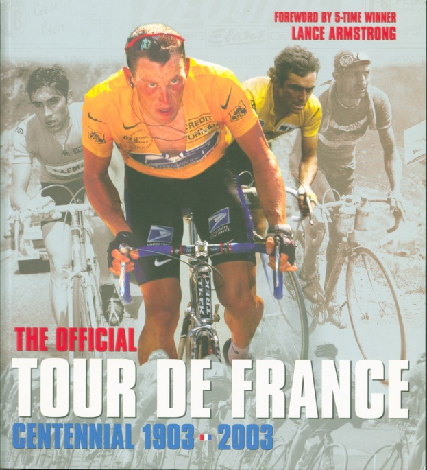 Plakat zur Tour de France-Jubiläumsausgabe (1903–2003) mit Radfahrern in einer Gruppe und Text mit Veranstaltungseinzelheiten.