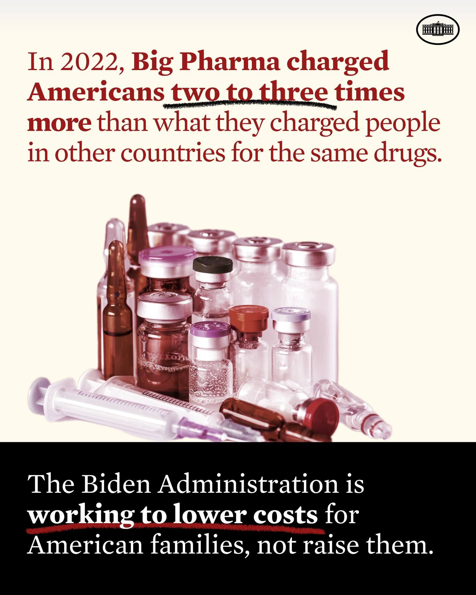 Plakat mit Text, der besagt, dass Big Pharma 2022 Amerikaner zwei bis drei Mal mehr für dieselben Medikamente berechnet hat als in anderen Ländern, begleitet von Medikamentenflaschen und einer Spritze.