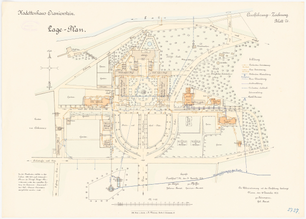 Ein detaillierter Stadtplan von Köln, Deutschland, mit einer handgezeichneten Gebäudeskizze auf einem Papierüberblatt, das Text über die Geschichte, Kultur und Sehenswürdigkeiten der Stadt enthält.