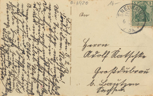Eine alte Postkarte mit einer deutschen Briefmarke, die von Deutschland nach Deutschland adressiert ist und den Text und die Zahlen 0-6920 enth├Ąlt.
