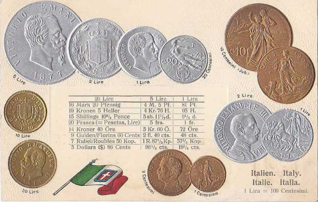 Eine Sammlung italienischer Münzen von 1877-1910, darunter mehrere 20-Lire-Münzen, in einer Reihe mit Text und Porträts angeordnet, zusammen mit zwei Flaggen, darunter die italienische Flagge unten.