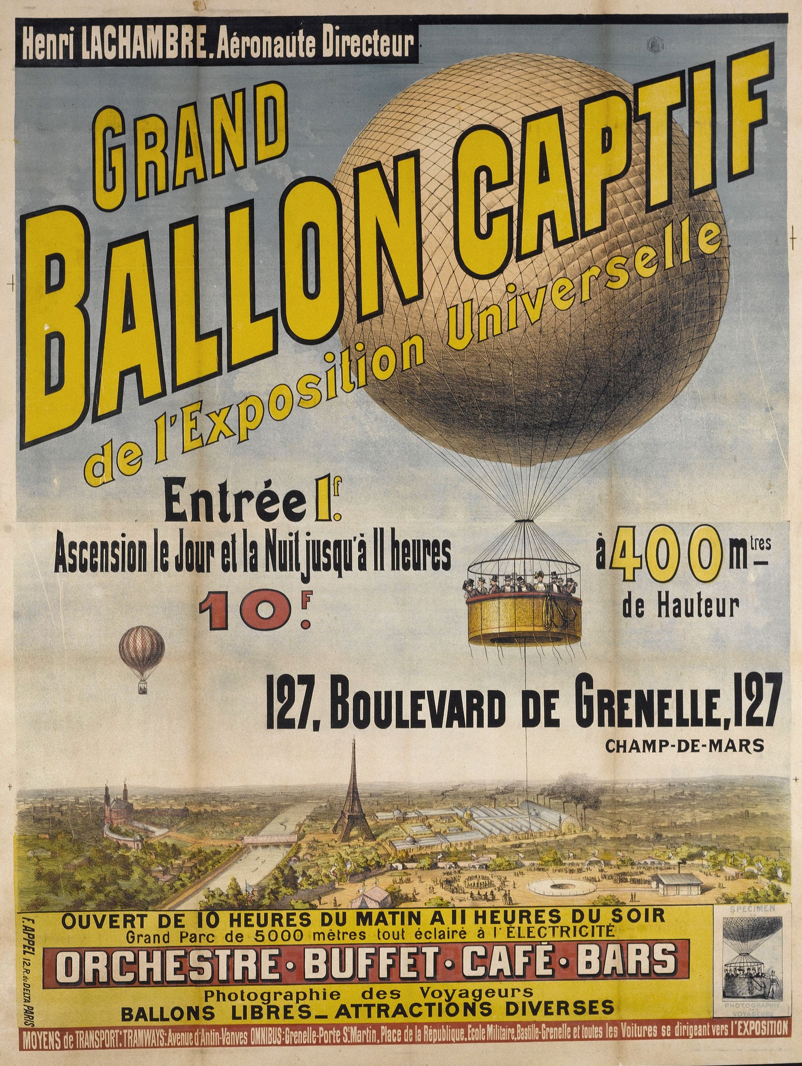 Plakat, das die "großen Ballon captif de l'exposition universelle" mit Bildern von Heißluftballons, Gebäuden, Bäumen und Himmel sowie Texten zu den Ereignissen ankündigt.