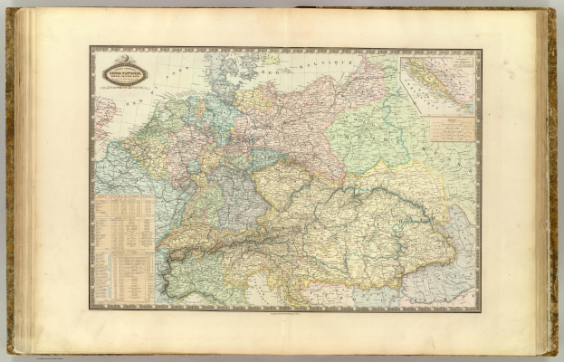 Ein aufgeschlagenes Buch mit einer detaillierten Karte von Deutschland, das verschiedene Provinzen und Städte zeigt.