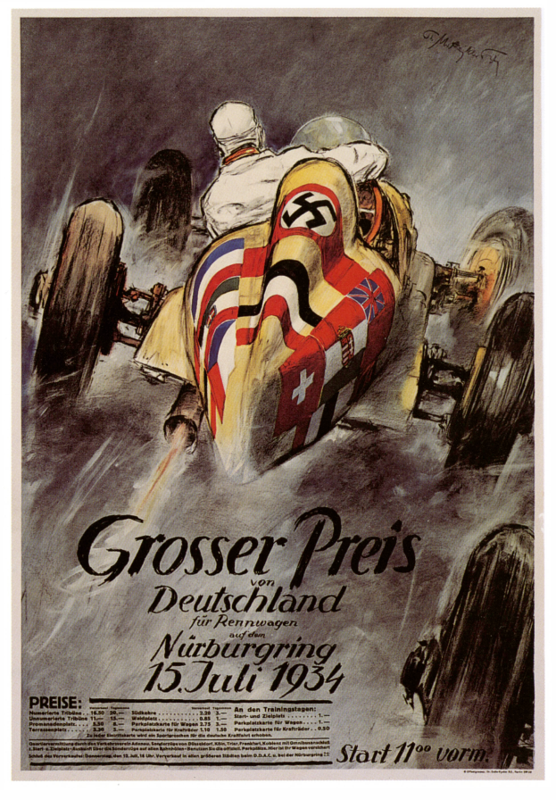 Ein Vintage-Plakat, das ein Rennauto mit einer Nazi-Flagge bewirbt, zeigt ein hellgelbes und rotes Auto mit einem karierten Kühlergrill, einen Fahrer in einem schwarzen Helm und einem rot-weiß gestreiften Hemd, vor einem blauen Himmel mit weißen Wolken.