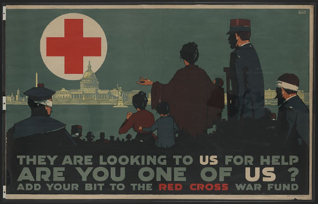 Ein Plakat mit einer Gruppe von Menschen vor einem Gebäude mit einem roten Kreuz-Symbol, das um Beiträge für den Roten Kreuz-Kriegsfonds bittet.